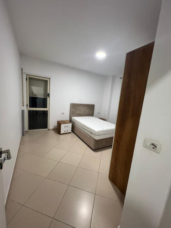 Shitet apartament 2+1+2+ballkon