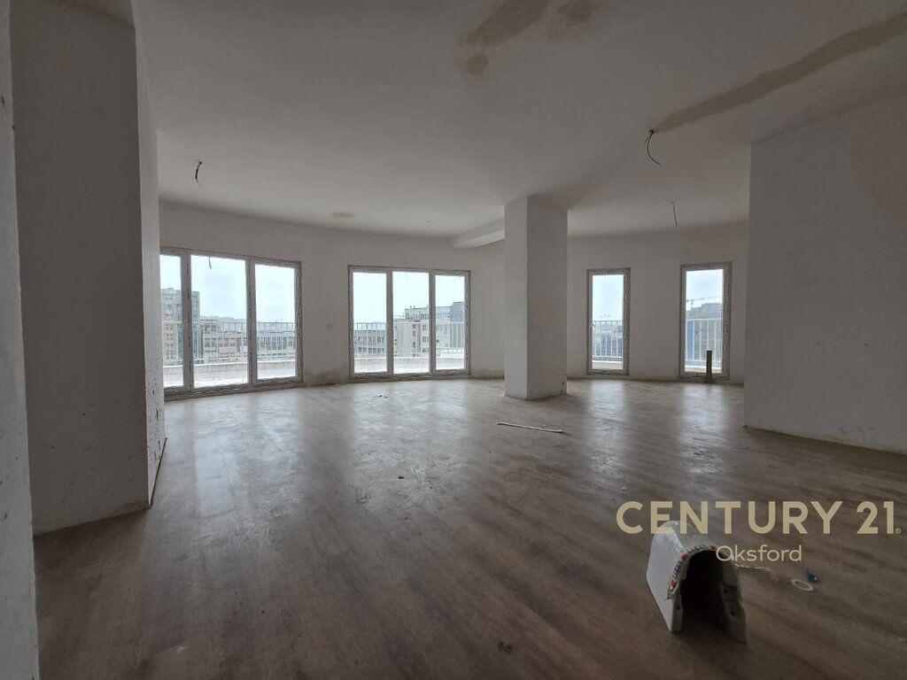 Office 3+2+ veranda For Rent in Zogu i Zi