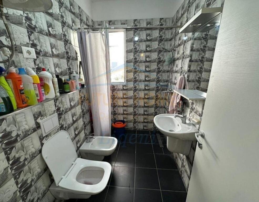 Shitet, Apartament 2+1,Unaza e Re, Tirane.