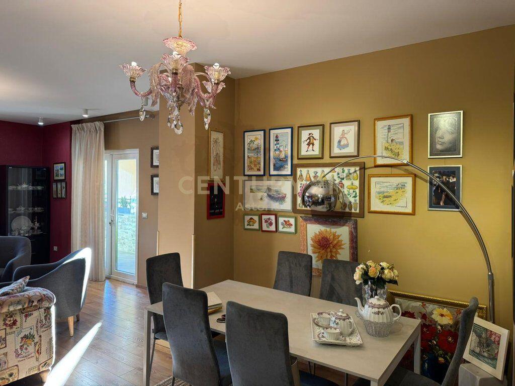 APARTAMENT EKSKLUZIV 2+1+2 PËR SHITJE, TEK ISH-EKSPOZITA