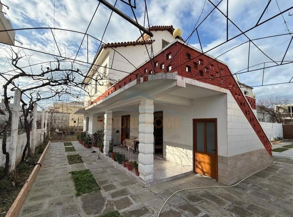 Shitet, Shtëpi Private,Plazhi i Vjeter,Vlorë