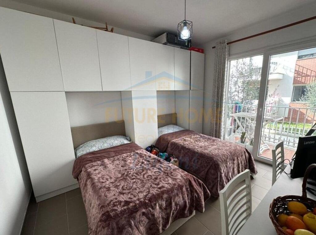 Shitet, Apartament 2+1,Unaza e Re, Tirane.