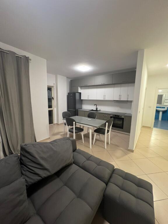 Shitet apartament 2+1+2+ballkon