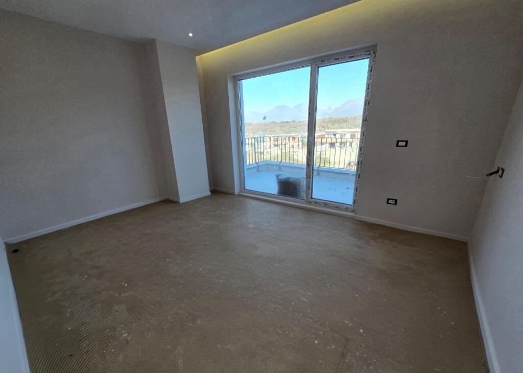 Vile me Qira ne Kompleks Rezidencial, Liqeni i Thate, Tirane