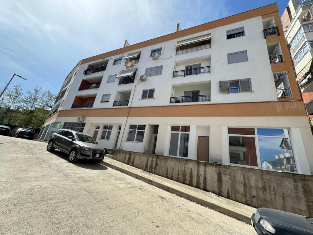 apartament 1+1 tek liqeni i thate