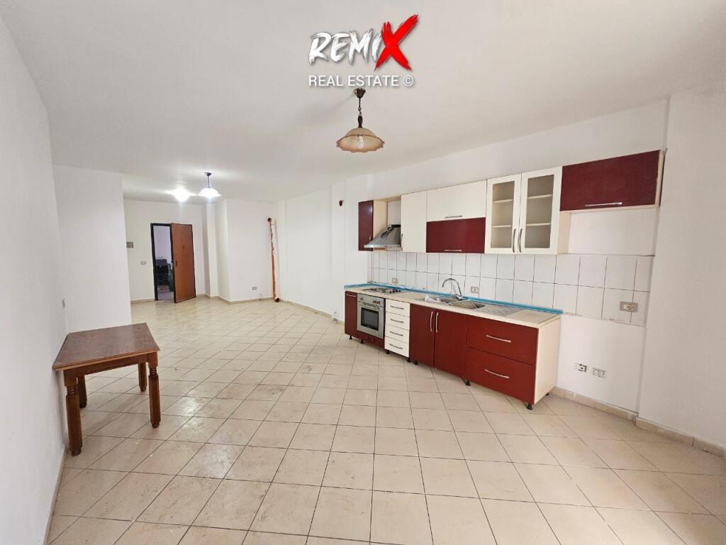 JEPET ME QERA APARTAMENT 2+1 PRANE KQZAZIT DURRES