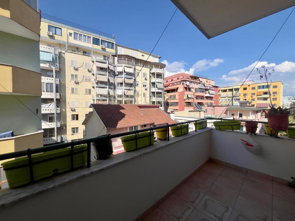 We rent out a 2+1+2 apartment – near the overpass of Kristal Center!