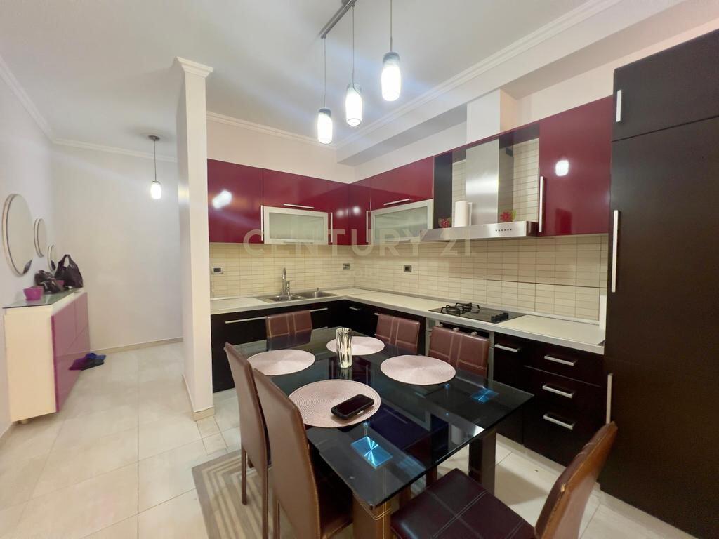 We rent out a 2+1+2 apartment – near the overpass of Kristal Center!