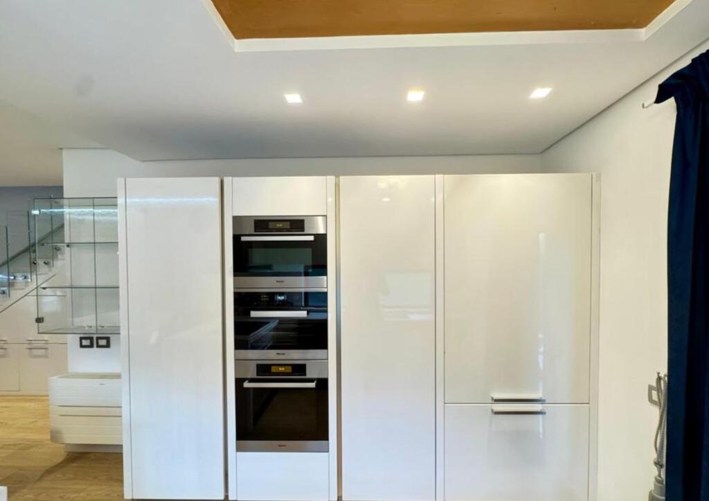 VILË MODERNE ME QIRA NË REZIDENCËN COLOMBO 2, PRANË TEG 3+1+3 | 3 Poste Parkimi | 2,500 € / muaj