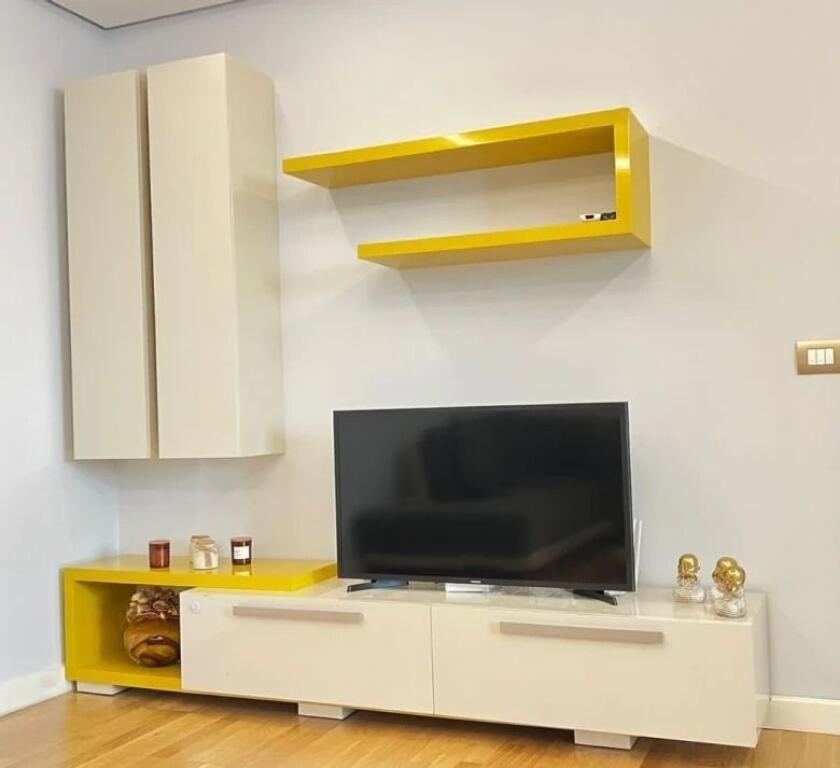 Qera | Apartament 2 + 1 | Qender| 1200 €/muaj