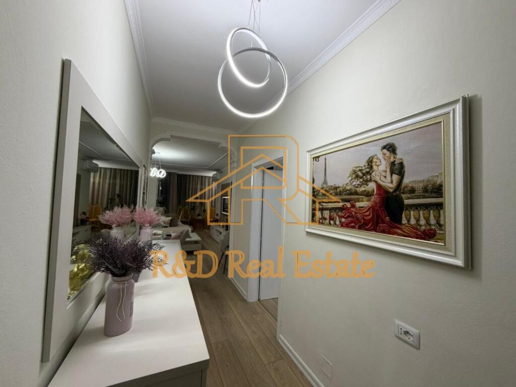 🏡 Apartment 3+1 + balcony for rent – Bajram Curri Boulevard
