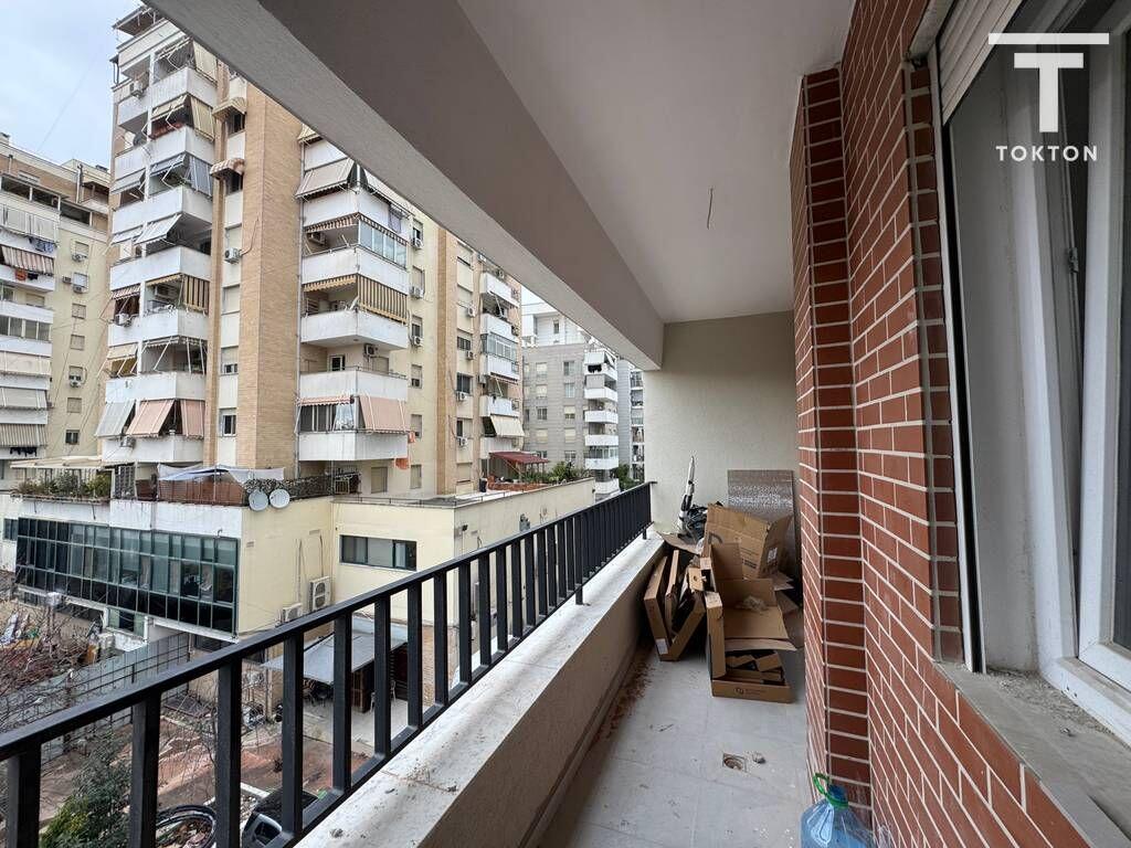 SHITET APARTAMENT 3+1, RRUGA "QEMAL STAFA",PAZARI I RI, TIRANË