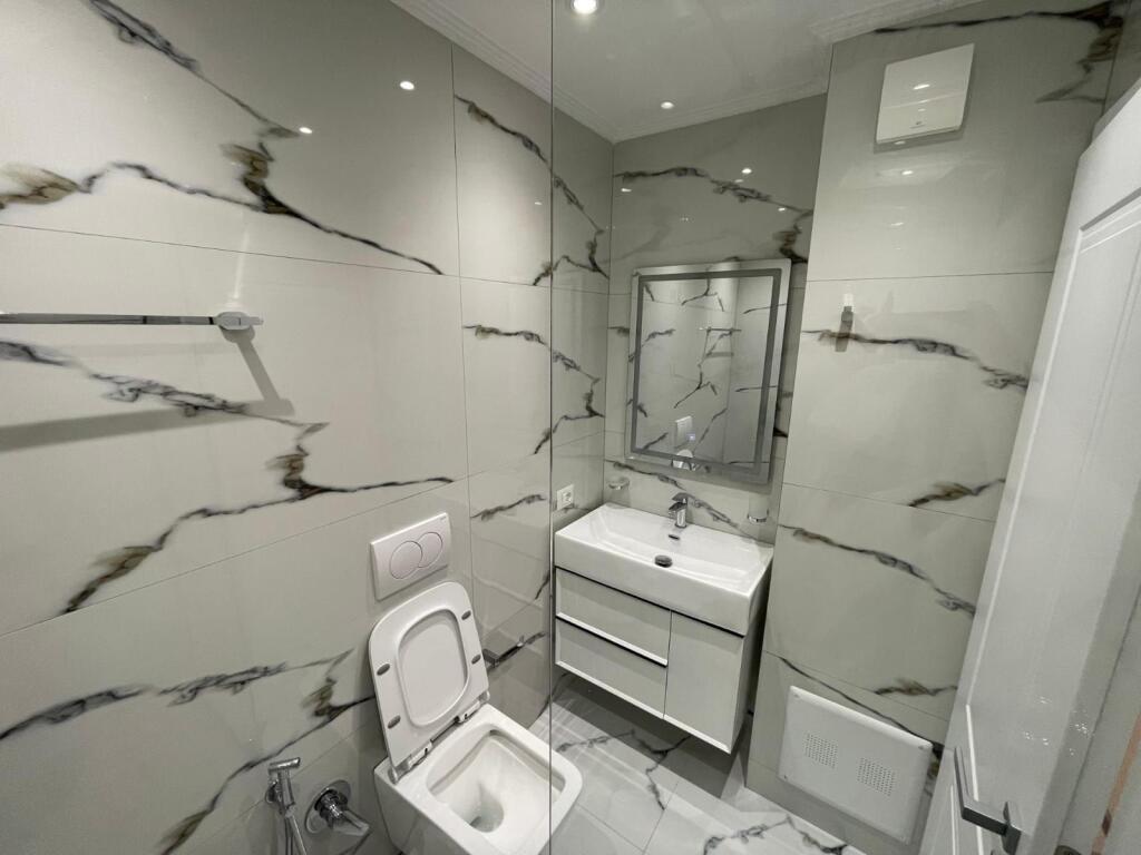 🏘️ Jepet me qira apartament 2+1+2 + post parkimi 📍 Kompleksi Kolombo Çmimi: 1.300 €