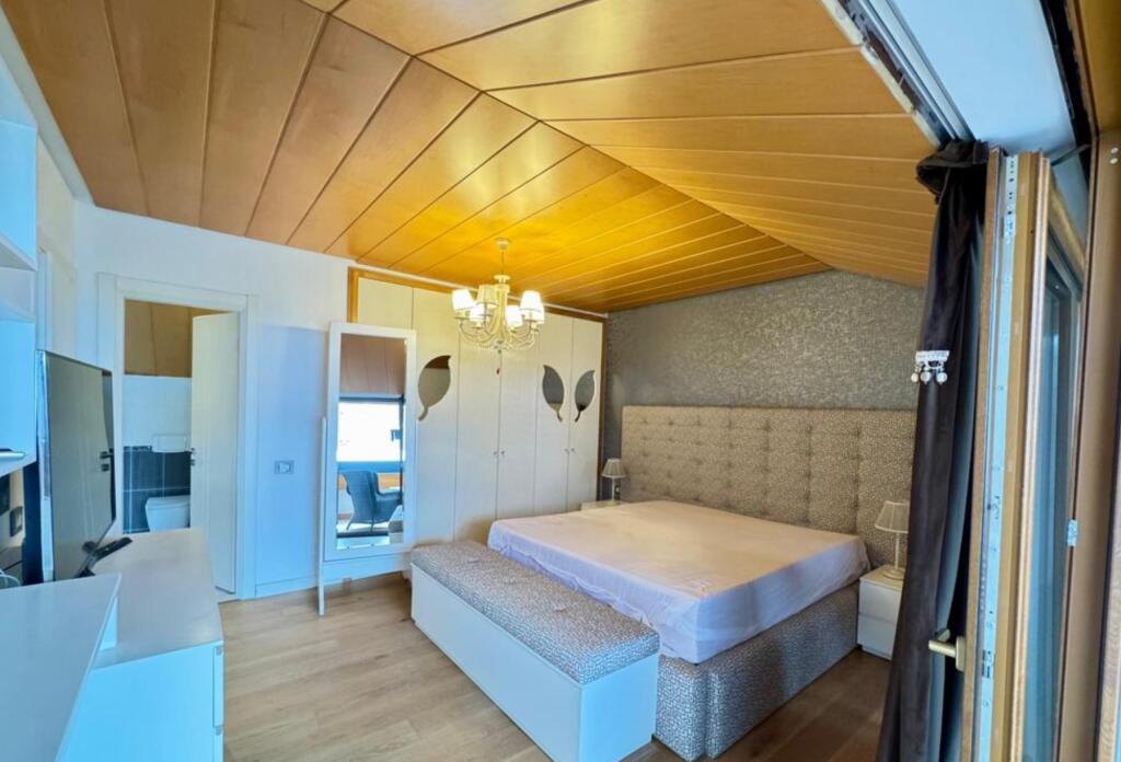 VILË MODERNE ME QIRA NË REZIDENCËN COLOMBO 2, PRANË TEG 3+1+3 | 3 Poste Parkimi | 2,500 € / muaj