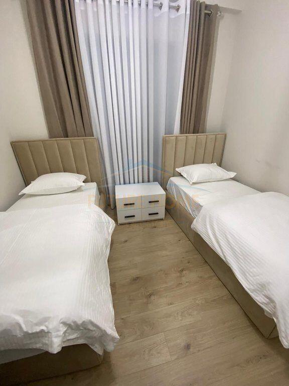 Qera, Apartament 2+1+2+2 Poste Parkimi, Qender