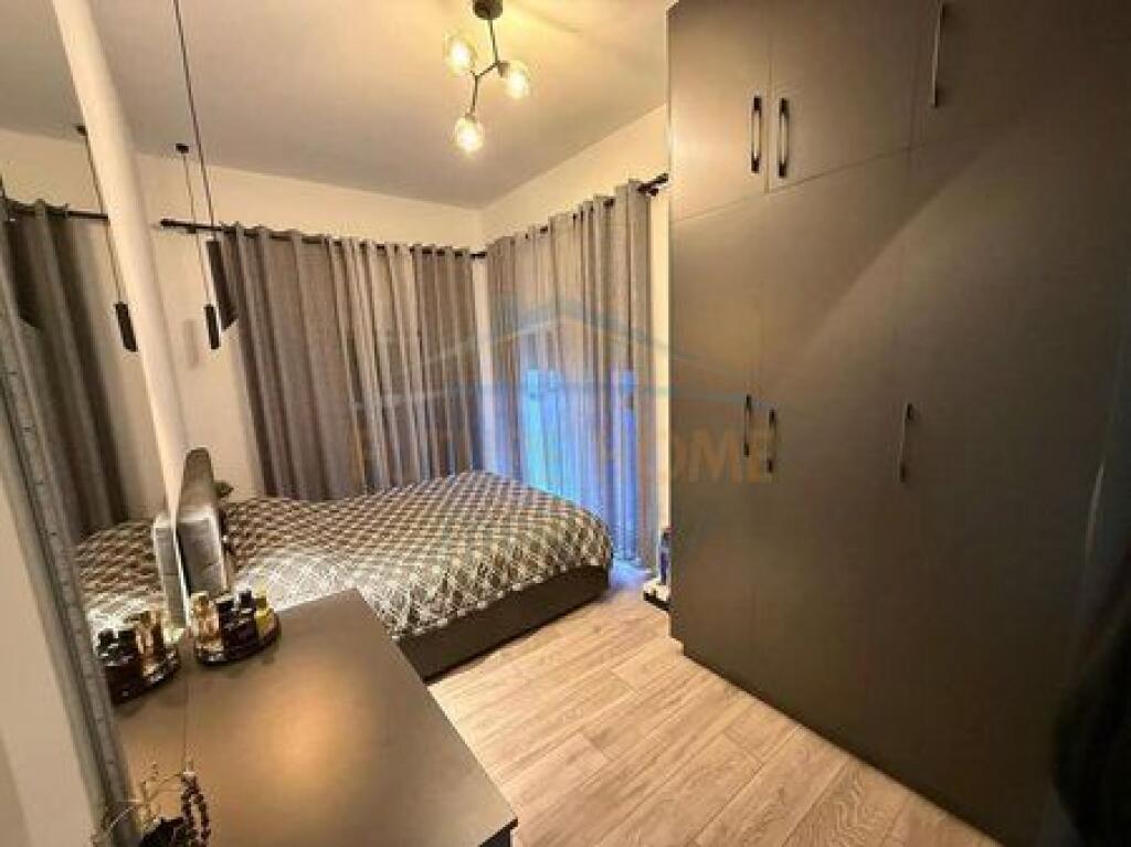 Shitet, Apartament 2+1, Kompleksi Mangalem, Tiranë.