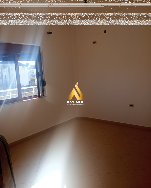 Jepet me qira kati i 2-të i një shtëpie private 3+1 – Kamëz, Tiranë