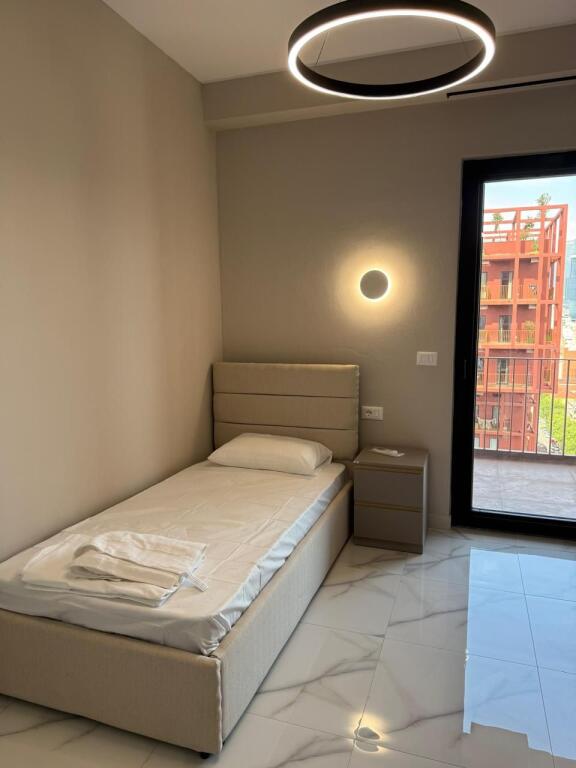 Apartament me qera - Rruga Kavajes