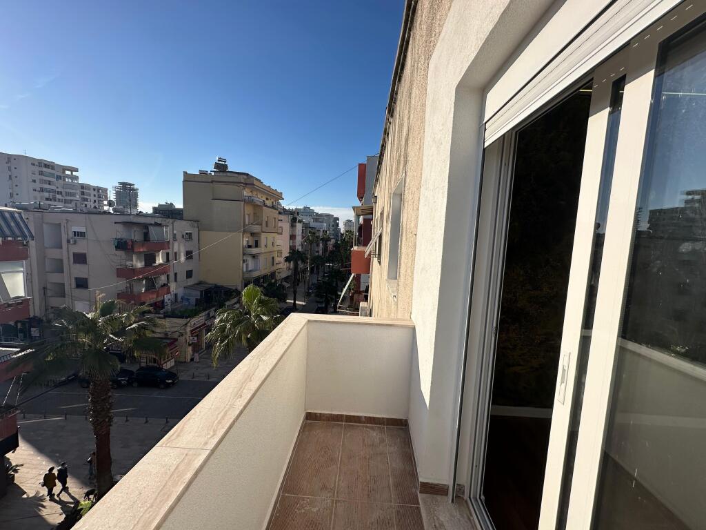 SHITET APARTAMENT 2+1+2, BULEVARDI, DURRES