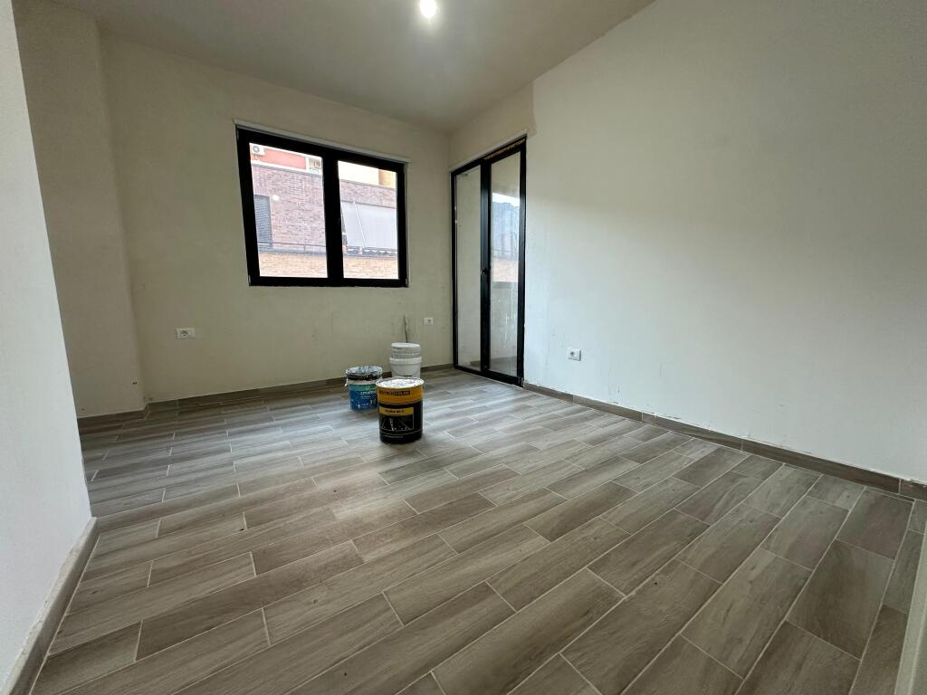 Shitet apartament 2+1+ 1 post parkim  Rruga Siri  Kodra