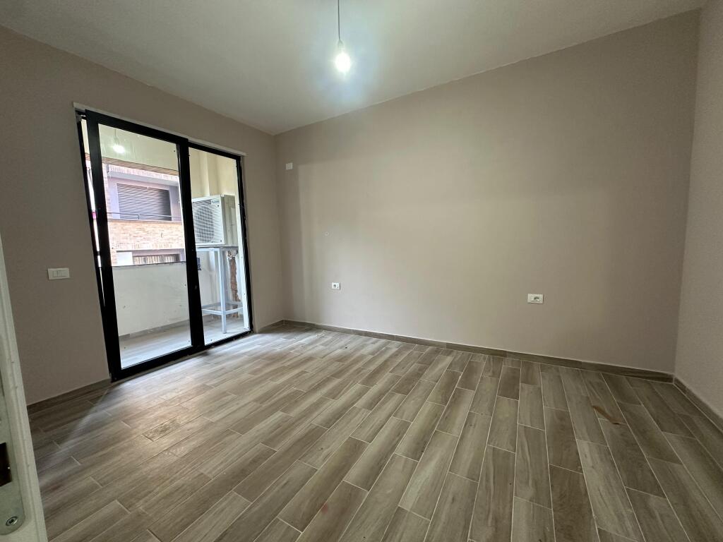 Shitet apartament 2+1+ 1 post parkim  Rruga Siri  Kodra