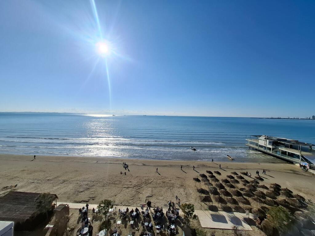 Jepet me Qera Apartament 2+1 Ne Plazh Hekurudha