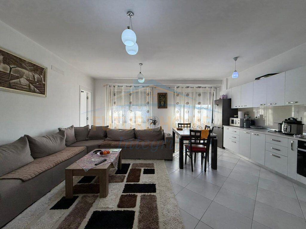 Shitet apartament 2+1+2 Tregu Elektrik