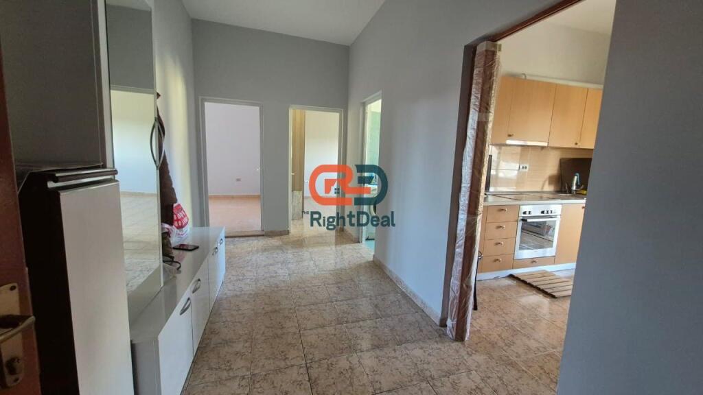 Prane Medrese, jepet me qera apartament 2+1 !!!