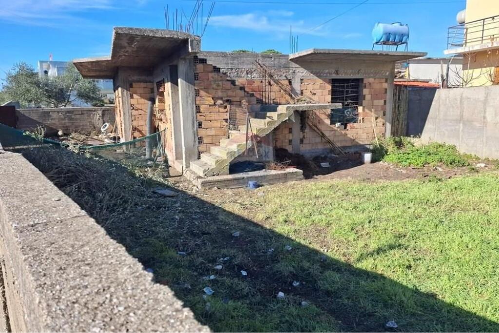 🏡 Shtëpi Private për Shitje – Rruga Osman Haxhiu, Vlorë
