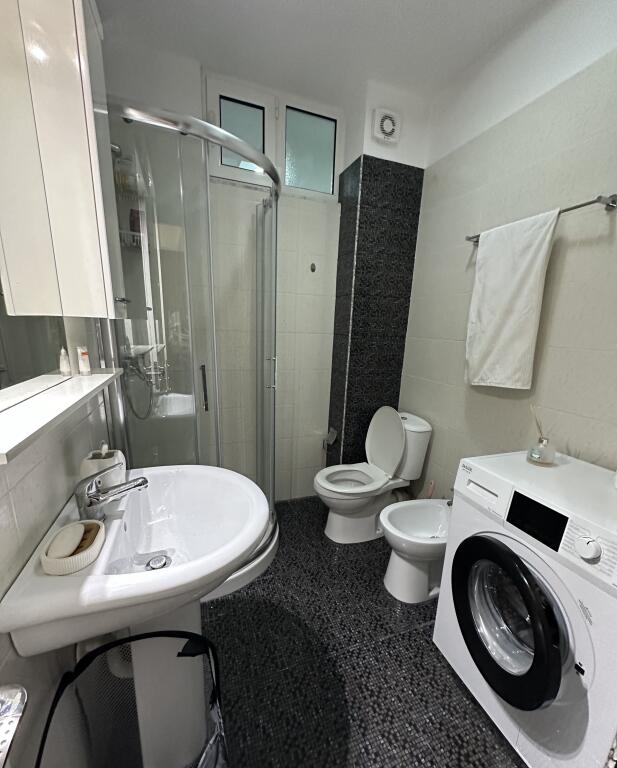 Liqeni i thate , luxury 2+1 apartment for rent 700 euro