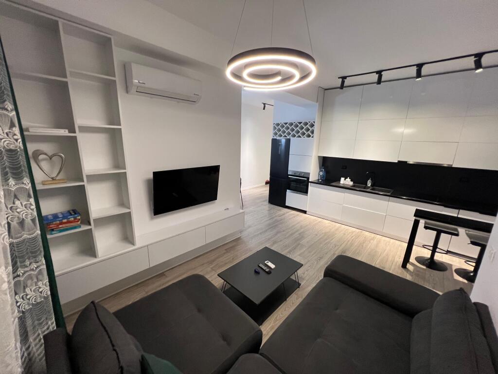 📣 SHITET SUPER Apartament 2+1 Me Ballkon 📍 Kompleksi Mangalem 21 , Ali Dem ✨   🏢 Ndertim i Ri  🪜 Kati 2 (Me Ashensor)  📐 Siperfaqe 88 m2  🧭 Orientim Lindje  🛋️ Mobiluar Me Kushte Bashkekohore  📂 Me Hipoteke  ✅ Mundesi Blerje Me KREDI   💶 Cmimi 145 milion leke