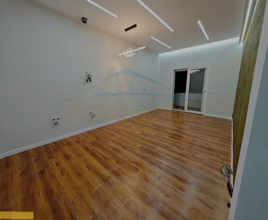 Shitet, Apartament 2+1+2+2, Bulevardi Kryesor, Durres