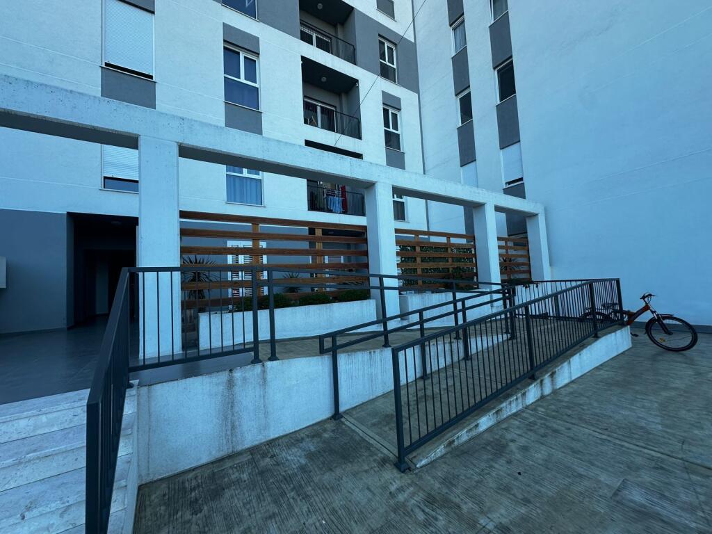 VENDESI APPARTAMENTO 3+1 UNIVERS CITY