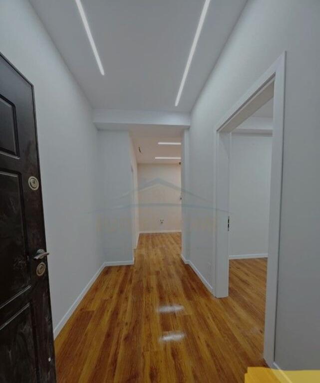 Shitet, Apartament 2+1+2+2, Bulevardi Kryesor, Durres