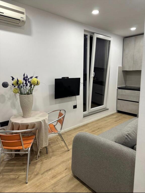 Qera apartament 1+1 ,Tek Tregu elektrik cmimi 45000 leke