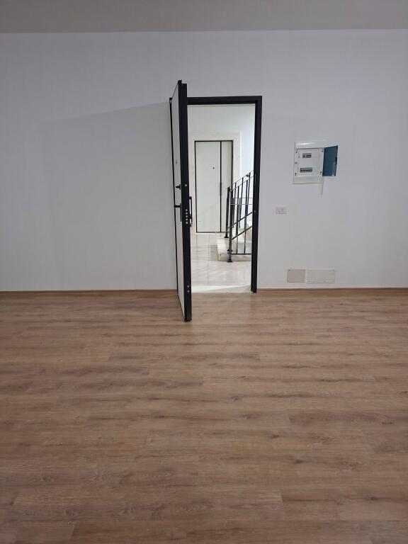 VENDESI APPARTAMENTO NUOVO AL PALAZZO DELLE BRIGATE 192.000 €