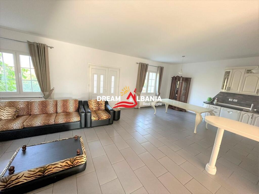 Jepet me qera vile 3 kateshe ne zonen e Farkes prane diges se liqenit (ID 4251255)
