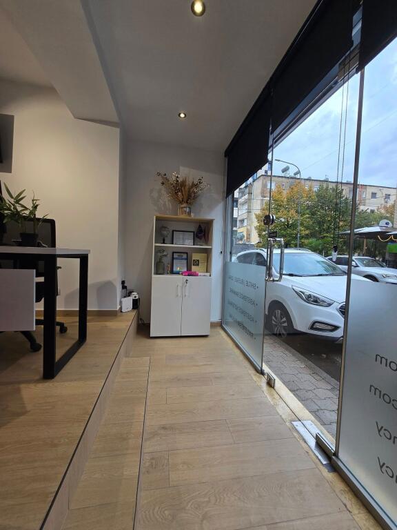 UFFICIO IN AFFITTO/ : VICINO AL TRIBUNALE DI PRIMO GRADO