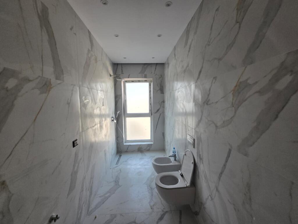 Vile me Qira ne Kompleks Rezidencial, Liqeni i Thate, Tirane