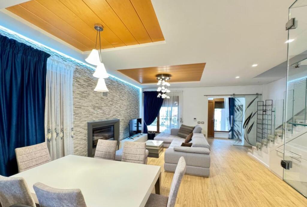 VILË MODERNE ME QIRA NË REZIDENCËN COLOMBO 2, PRANË TEG 3+1+3 | 3 Poste Parkimi | 2,500 € / muaj