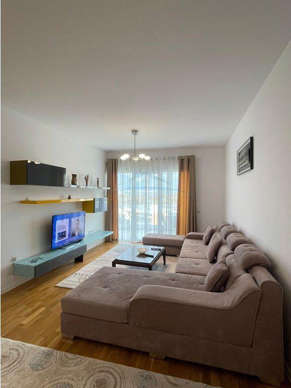 Qera, Apartament 2+1+2,Kopshti Botanik, Tiranë. 900 €
