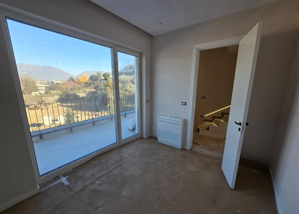 Vile me Qira ne Kompleks Rezidencial, Liqeni i Thate, Tirane