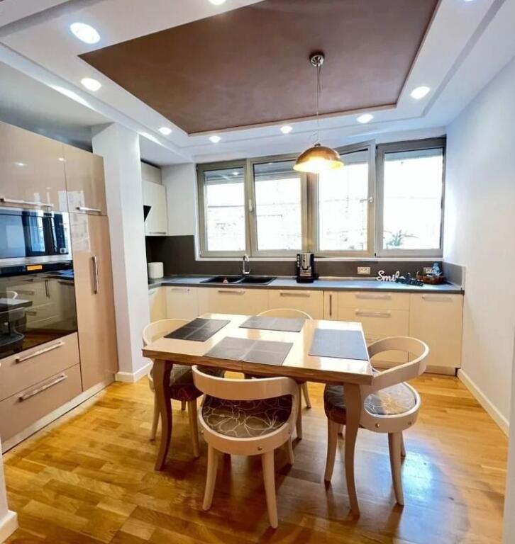 Qera | Apartament 2 + 1 | Qender| 1200 €/muaj