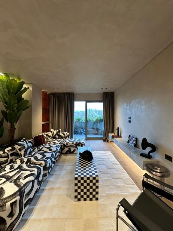 APARTAMENT LUKSOZ 1+1 ME PARKIM PER QERA TE LION PARK