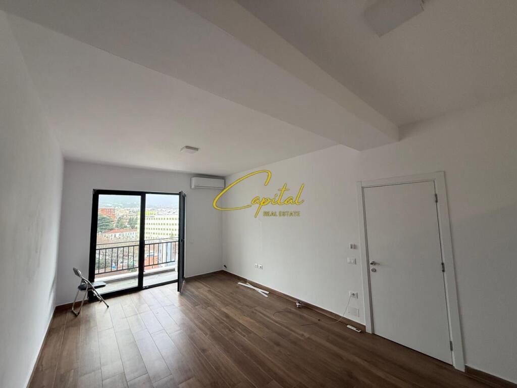 ZYRE ME QIRA 85 M2 KOMPLEKSI FARMACIA 10 550 EURO