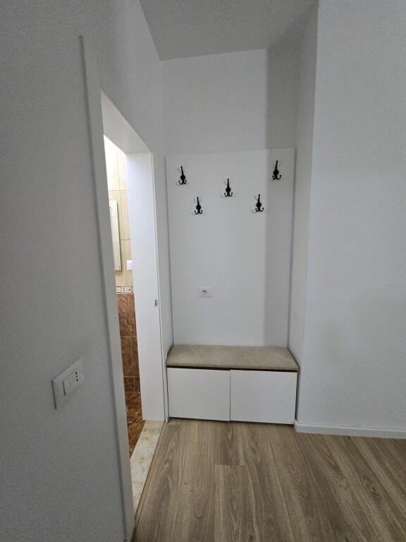 Apartament 1+1, Astir!