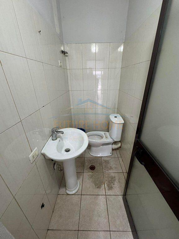 Business premises, for sale at the Cabej Buildings, Misto Mame