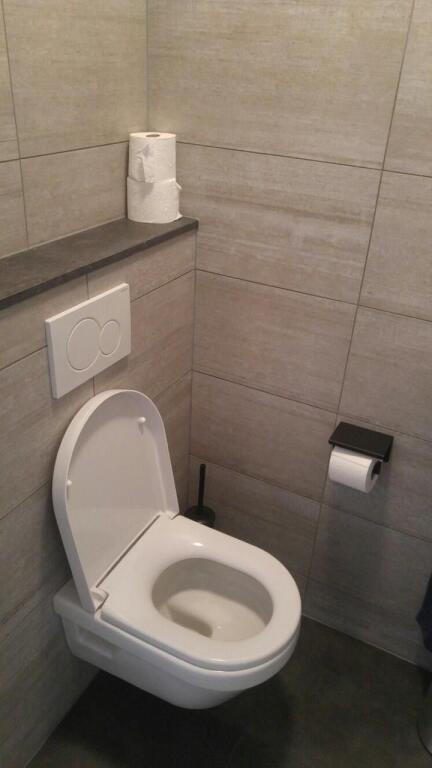 SHOP FOR SALE 64 M2 MYSLYM SHYRI 670,000,000 LEKE