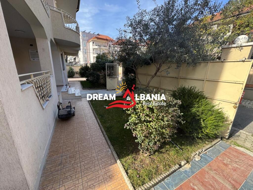 Vile 3 kateshe me qera prane Komunes se Parisit, Tirane (ID 4251432)