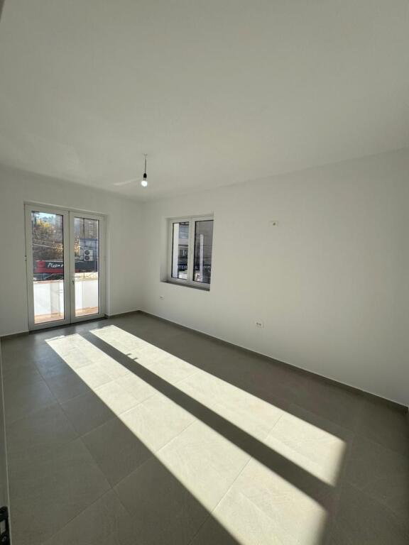 OFFICE FOR RENT 72 MINE PEZA 100,000 LEKE